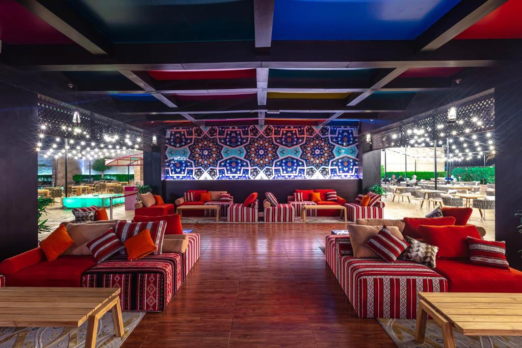 Twin Center Gwtaway: 10 Nights in Grand Water Villa Sun Siyam Olhuveli, Maldives & Abu Dhabi, w/flights & transfers at £2,899 pp