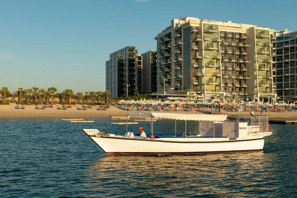 14 Nights Multi-Center Holiday Deal to the Stunning Sites & Beaches of Dubai, Bangkok, Singapore & Bali, to experience the luxury starting from £1469 pp