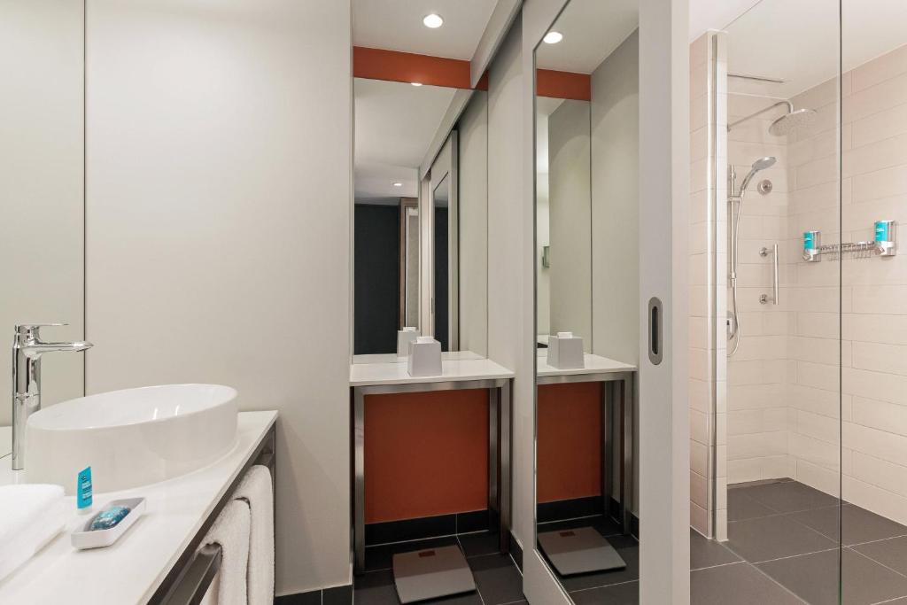 14 Nights Multi-Center Holiday Deal to the Stunning Sites & Beaches of Dubai, Bangkok, Singapore & Bali, to experience the luxury starting from £1469 pp