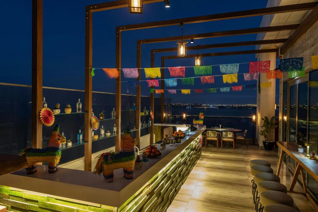 14 Nights Multi-Center Holiday Deal to the Stunning Sites & Beaches of Dubai, Bangkok, Singapore & Bali, to experience the luxury starting from £1469 pp