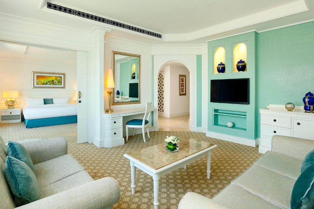 10 Nights of Ultimate Luxury: Dubai & Maldives Getaway! Price starting from £ 2,249/pp