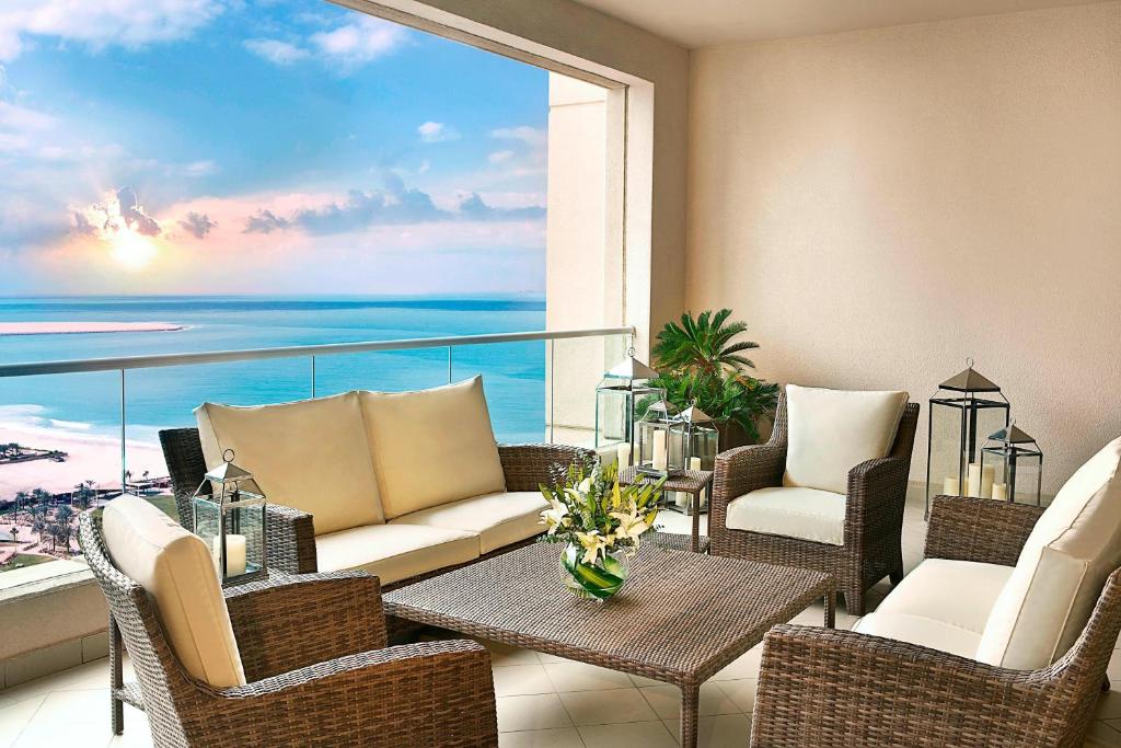 10 Nights of Ultimate Luxury: Dubai & Maldives Getaway! Price starting from £ 2,249/pp