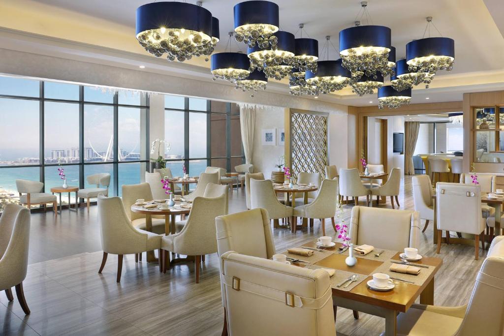 10 Nights of Ultimate Luxury: Dubai & Maldives Getaway! Price starting from £ 2,249/pp