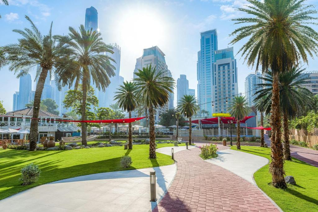 10 Nights of Ultimate Luxury: Dubai & Maldives Getaway! Price starting from £ 2,249/pp