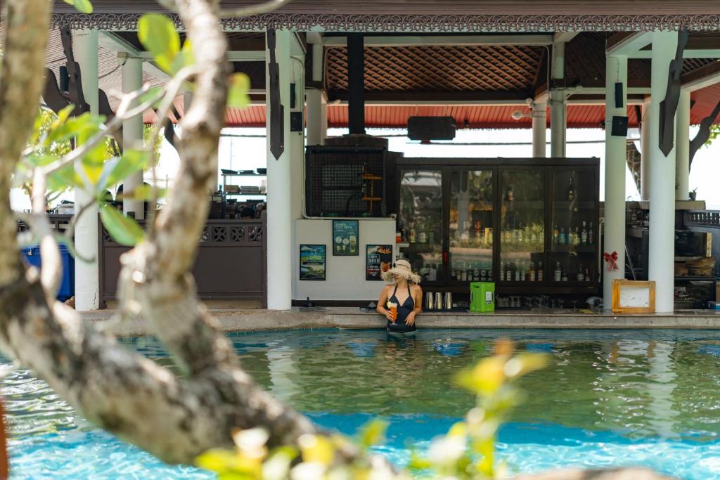 11 Nights Holiday at Dubai, Phuket and Krabi with Breakfast, Starting from £1499 pp