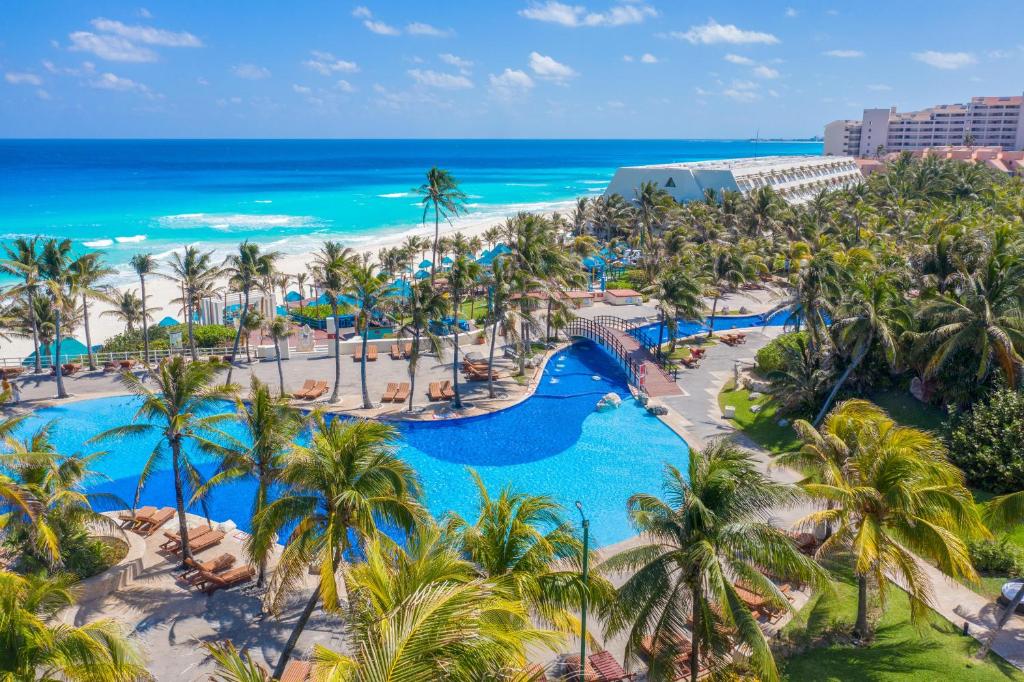 From Sun Kissed Beaches to Urban Delights! Spectacular Adventure in Cancun & Los Angeles, All Inclusive