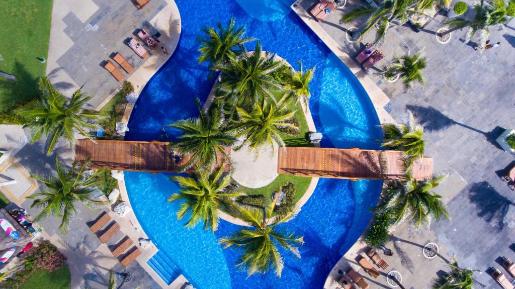 From Sun Kissed Beaches to Urban Delights! Spectacular Adventure in Cancun & Los Angeles, All Inclusive