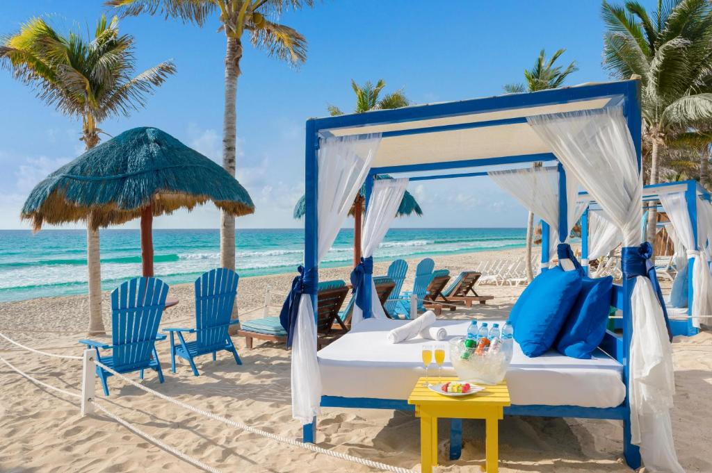 From Sun Kissed Beaches to Urban Delights! Spectacular Adventure in Cancun & Los Angeles, All Inclusive