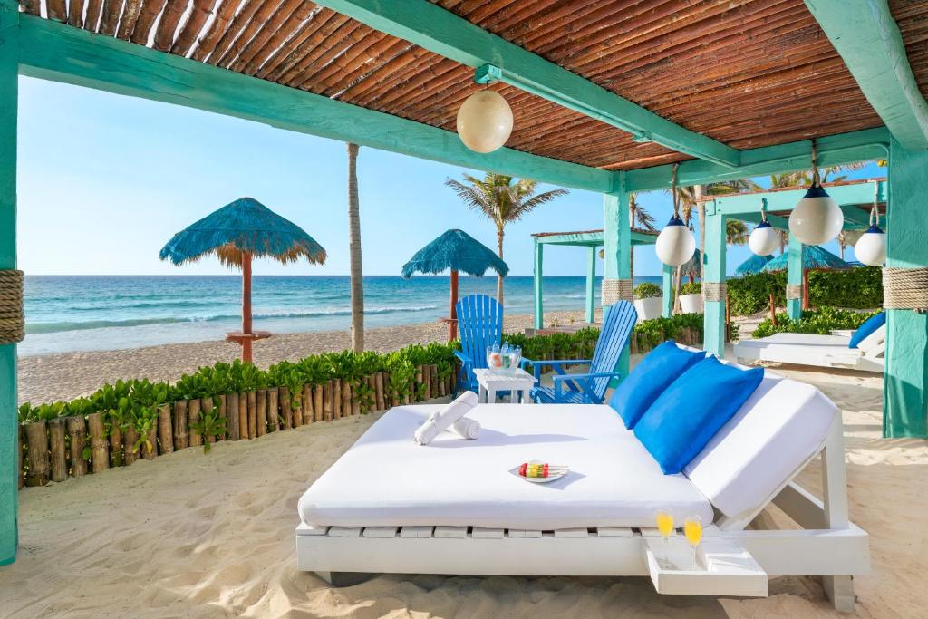 From Sun Kissed Beaches to Urban Delights! Spectacular Adventure in Cancun & Los Angeles, All Inclusive