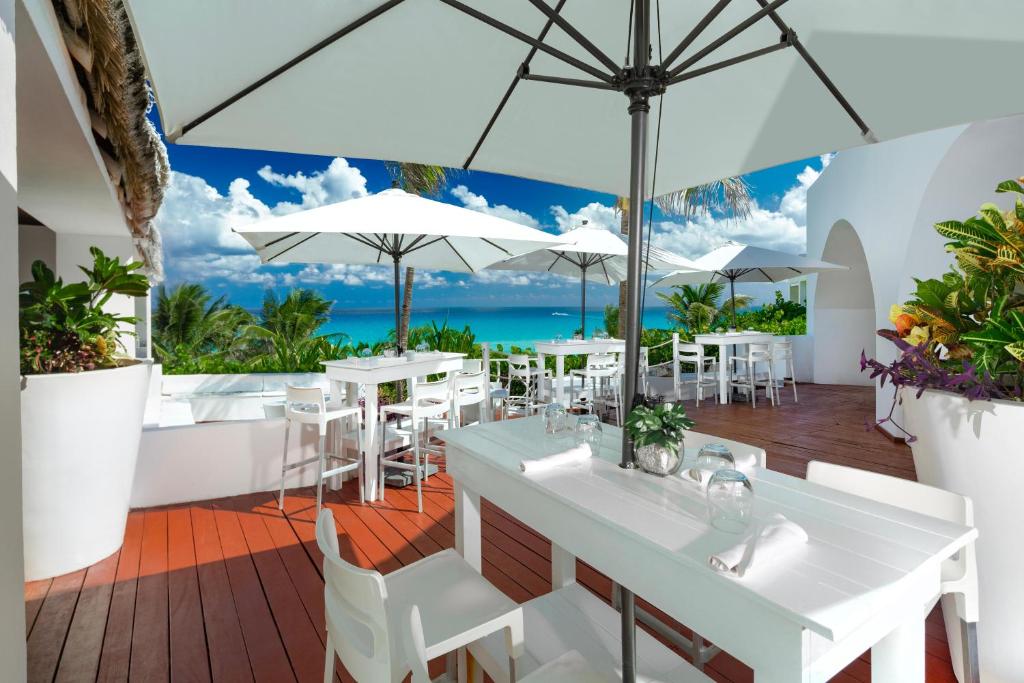 From Sun Kissed Beaches to Urban Delights! Spectacular Adventure in Cancun & Los Angeles, All Inclusive