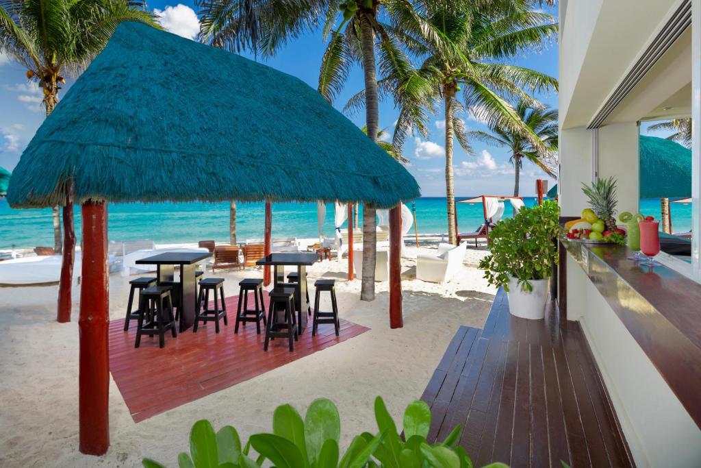 From Sun Kissed Beaches to Urban Delights! Spectacular Adventure in Cancun & Los Angeles, All Inclusive
