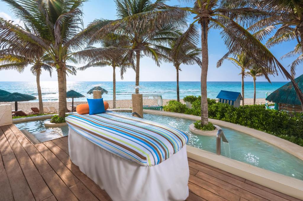 From Sun Kissed Beaches to Urban Delights! Spectacular Adventure in Cancun & Los Angeles, All Inclusive