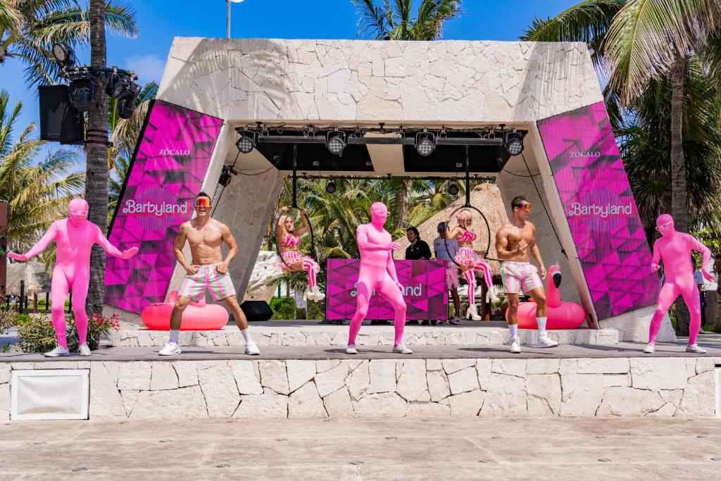 From Sun Kissed Beaches to Urban Delights! Spectacular Adventure in Cancun & Los Angeles, All Inclusive
