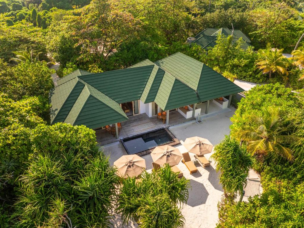 10 Nights of Unmatched Luxury Dubai Elegance Meets Maldivian Paradise Free Upgrade to Lagoon Villa + Pool & SLide with 24 Hour Premium All-Inclusive Benefits Only in £2999/PP