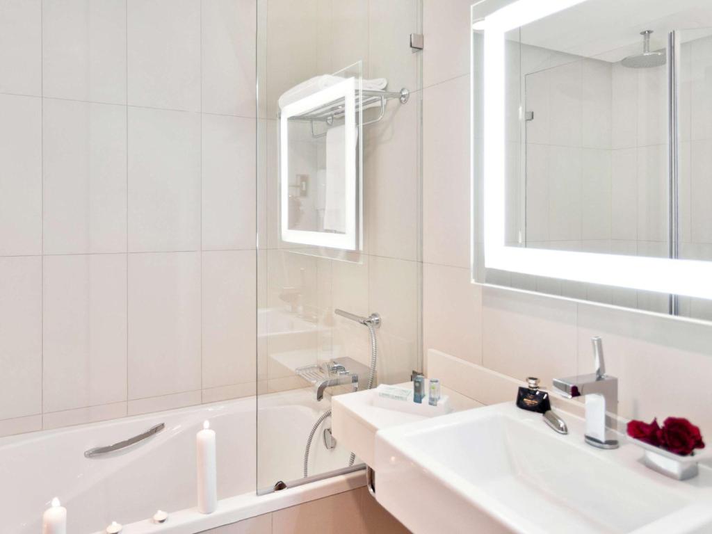 “Experience the Best of Both Worlds: 10 Nights in Abu Dhabi and the Maldives”