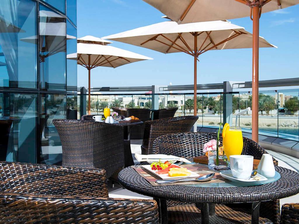 “Experience the Best of Both Worlds: 10 Nights in Abu Dhabi and the Maldives”