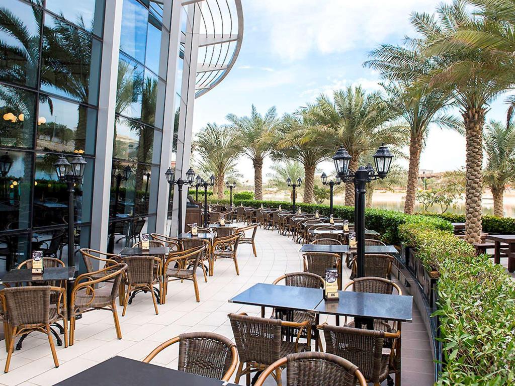 “Experience the Best of Both Worlds: 10 Nights in Abu Dhabi and the Maldives”