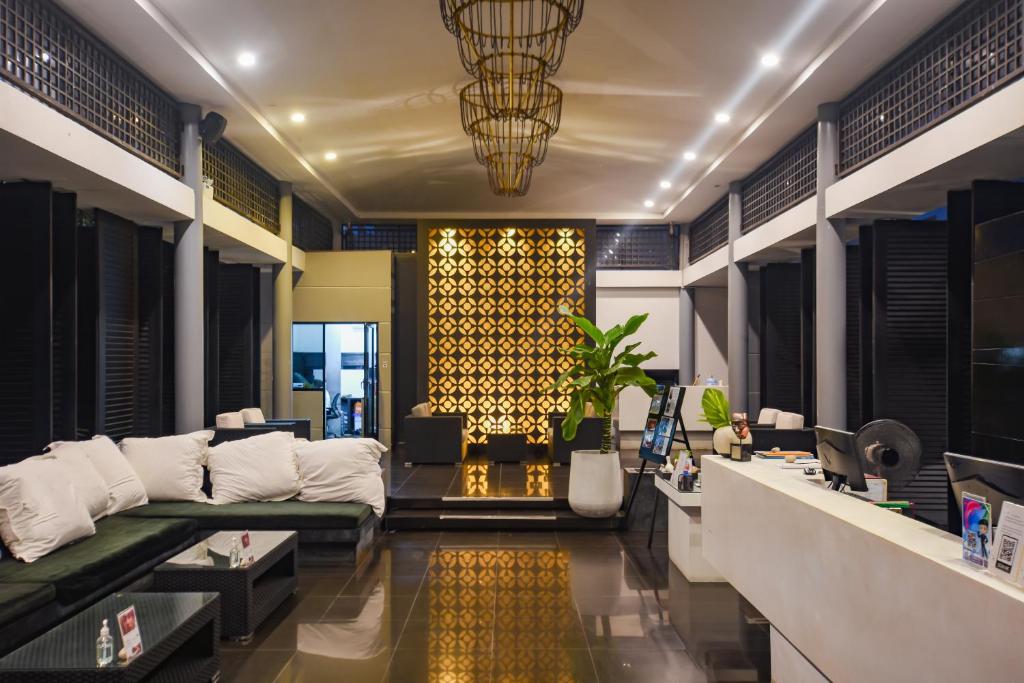 PHUKET KHAO LAK KOH YAO NOI KRABI 28 NIGHTS FROM £1,849PP £49PP DEPOSIT 4 TOP-RATED RESORTS • FLIGHTS • TRANSFERS • BAGGAGE INCLUDED