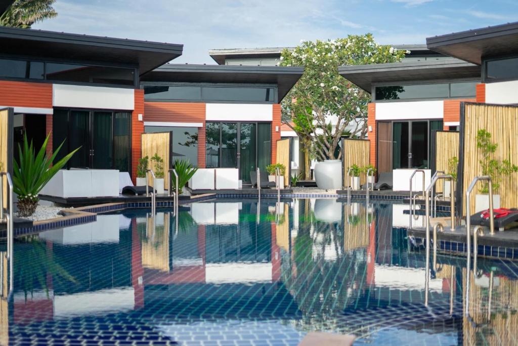 PHUKET KHAO LAK KOH YAO NOI KRABI 28 NIGHTS FROM £1,849PP £49PP DEPOSIT 4 TOP-RATED RESORTS • FLIGHTS • TRANSFERS • BAGGAGE INCLUDED