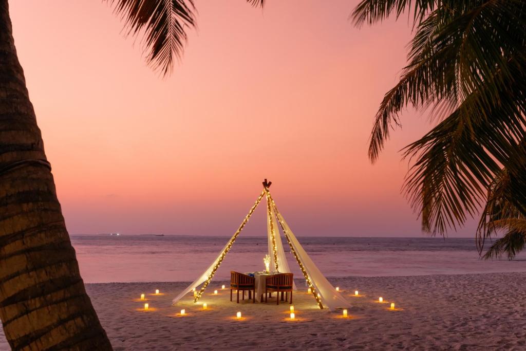 “07 Night Escape to Paradise Bandos Maldives with Standard Beachfront Room”