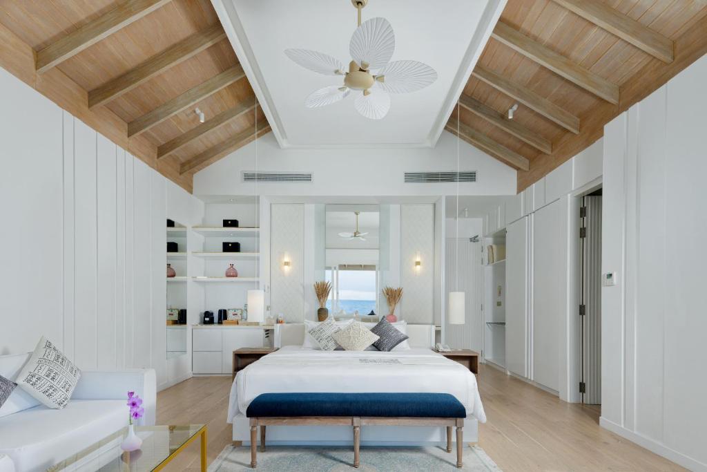 “07 Night Escape to Paradise Bandos Maldives with Standard Beachfront Room”