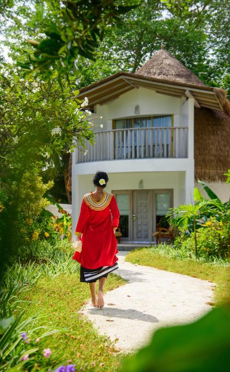 “07 Night Escape to Paradise Bandos Maldives with Standard Beachfront Room”