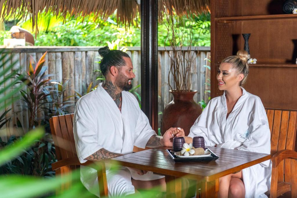 “07 Night Escape to Paradise Bandos Maldives with Standard Beachfront Room”