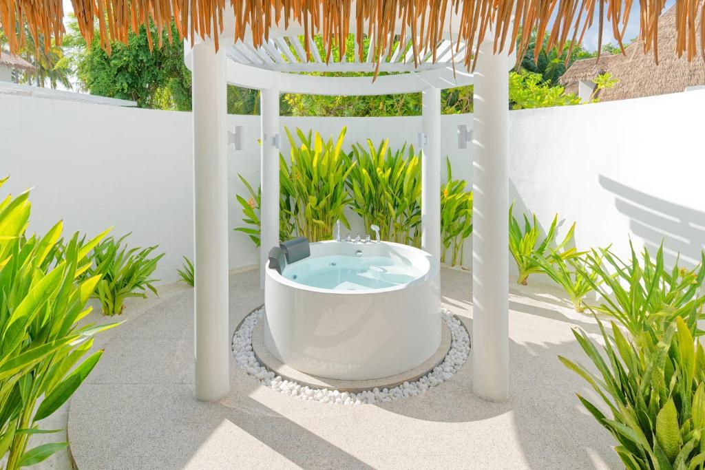 “07 Night Escape to Paradise Bandos Maldives with Standard Beachfront Room”