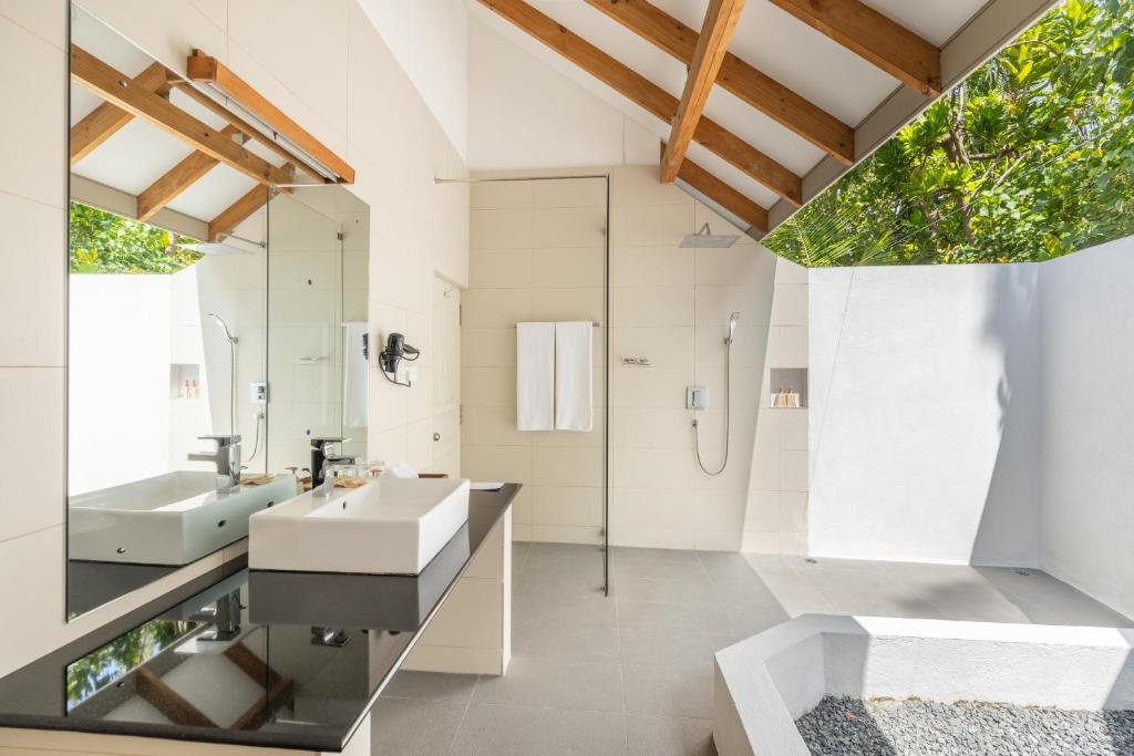 14 Days – Taj Mahal by Day, Turquoise Waters by Night From £2,249pp All-Inclusive