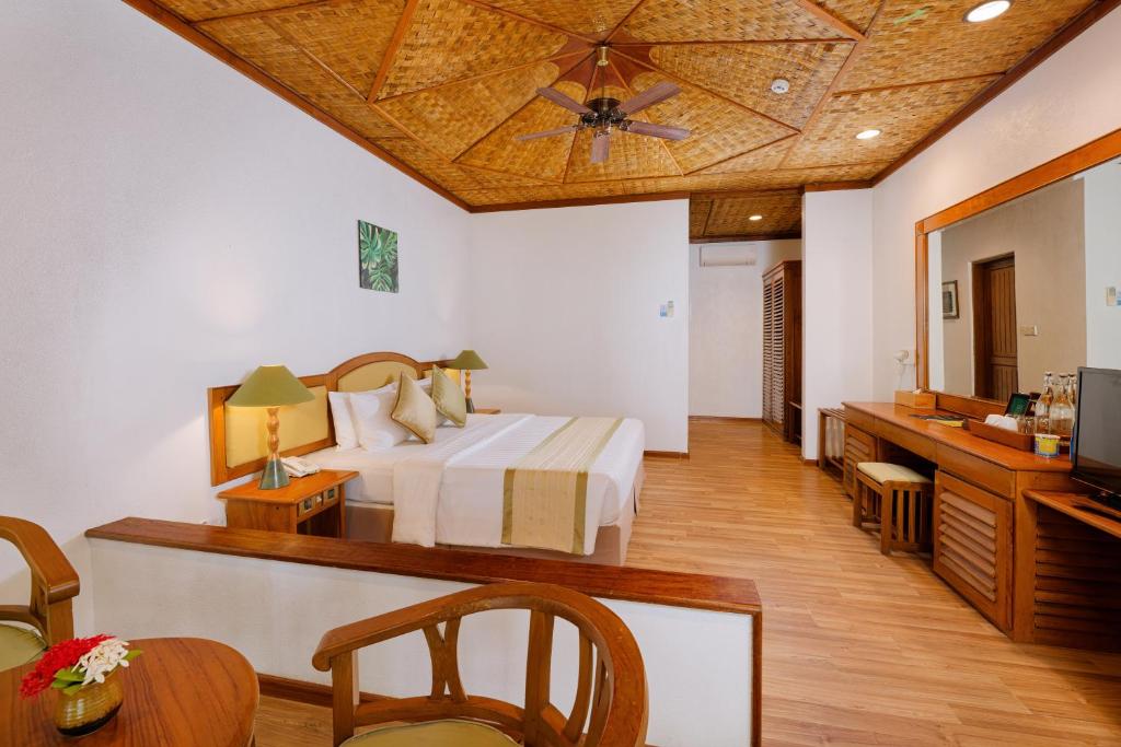 “07 Night Escape to Paradise Bandos Maldives with Standard Beachfront Room”