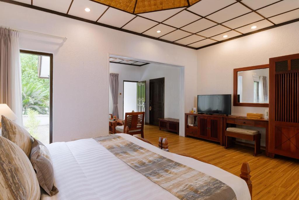 “07 Night Escape to Paradise Bandos Maldives with Standard Beachfront Room”