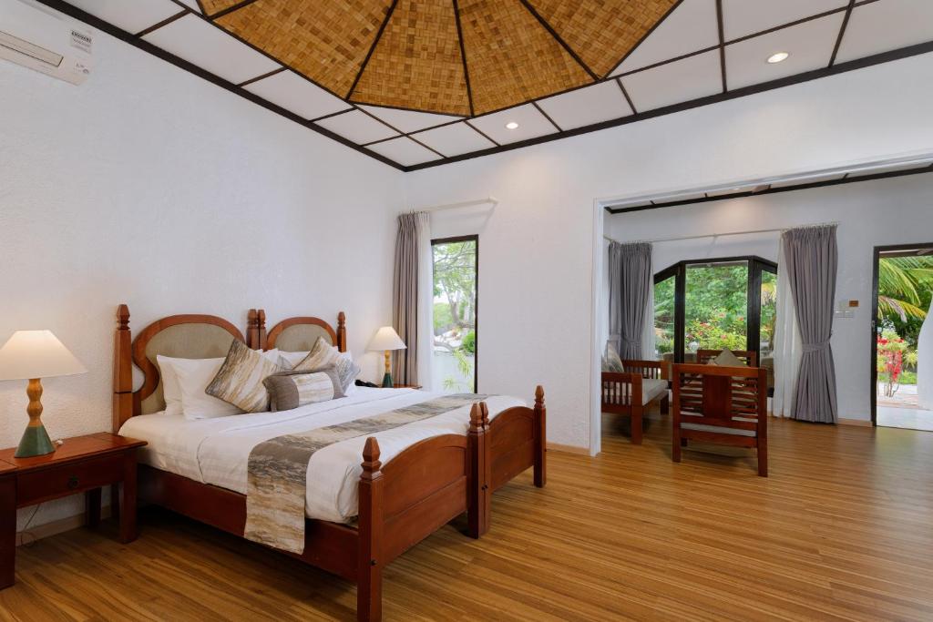 “07 Night Escape to Paradise Bandos Maldives with Standard Beachfront Room”