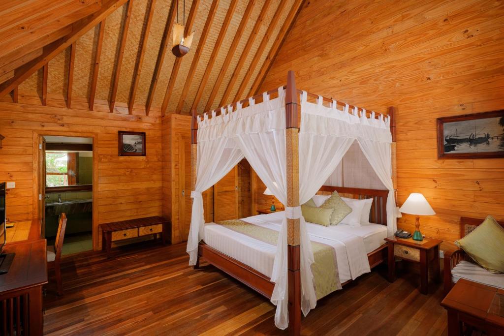 “07 Night Escape to Paradise Bandos Maldives with Standard Beachfront Room”
