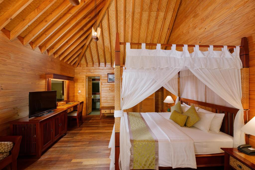 “07 Night Escape to Paradise Bandos Maldives with Standard Beachfront Room”