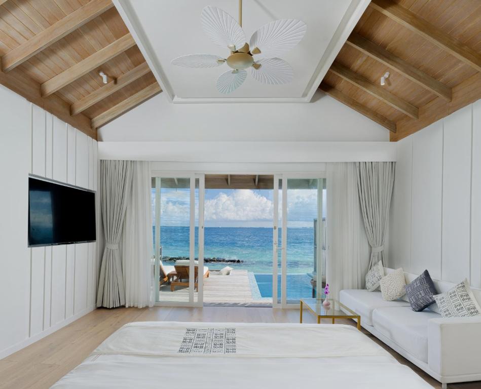 “07 Night Escape to Paradise Bandos Maldives with Standard Beachfront Room”
