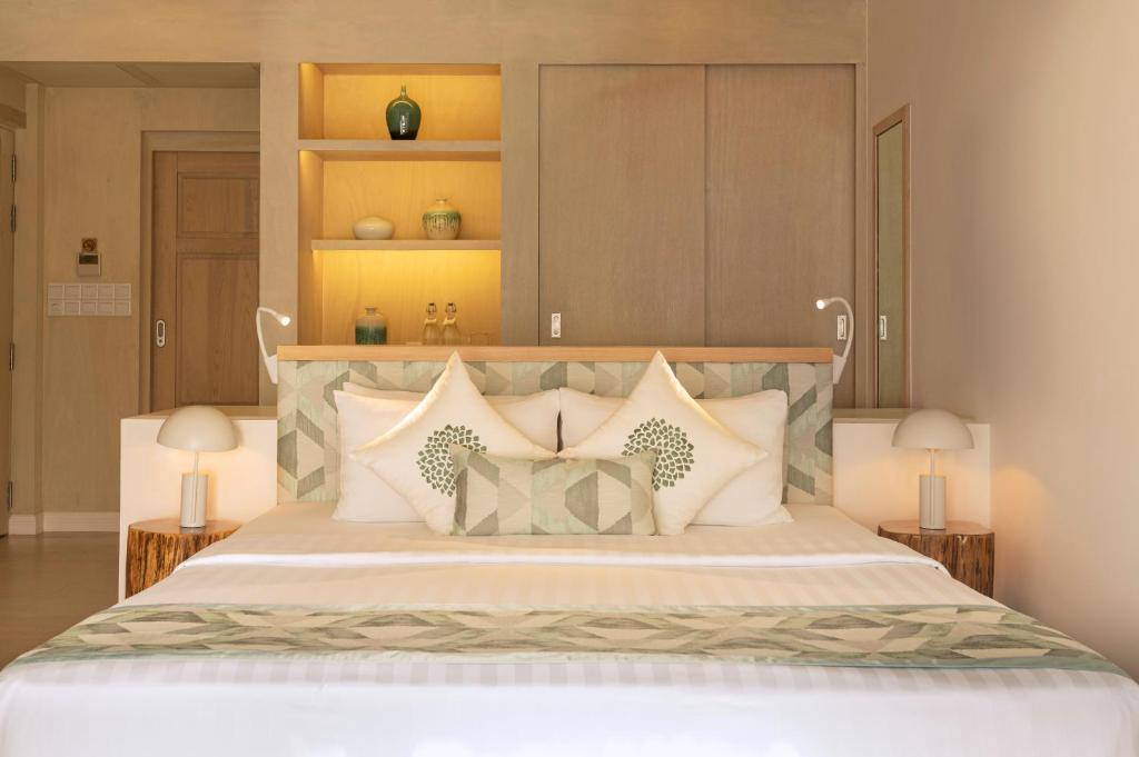 “07 Night Escape to Paradise Bandos Maldives with Standard Beachfront Room”