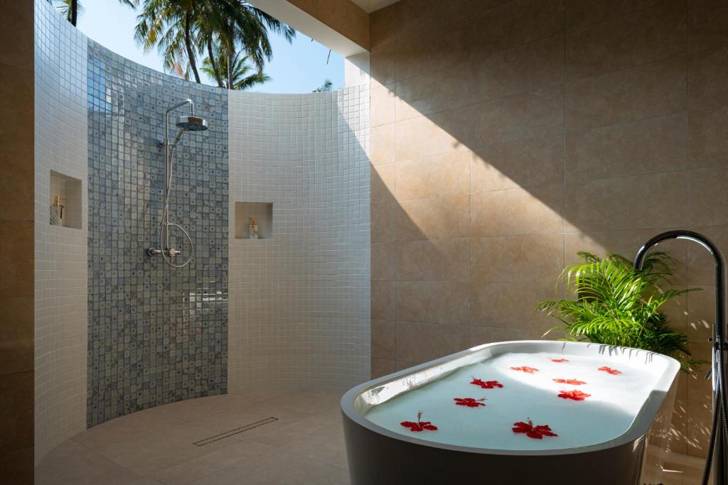 “07 Night Escape to Paradise Bandos Maldives with Standard Beachfront Room”