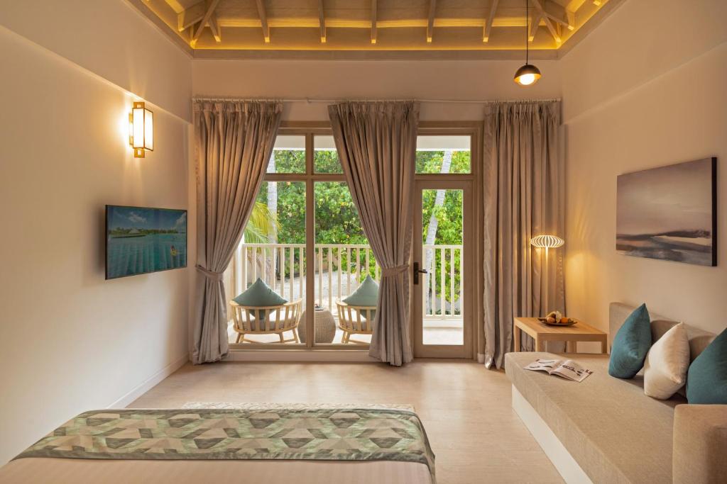“07 Night Escape to Paradise Bandos Maldives with Standard Beachfront Room”