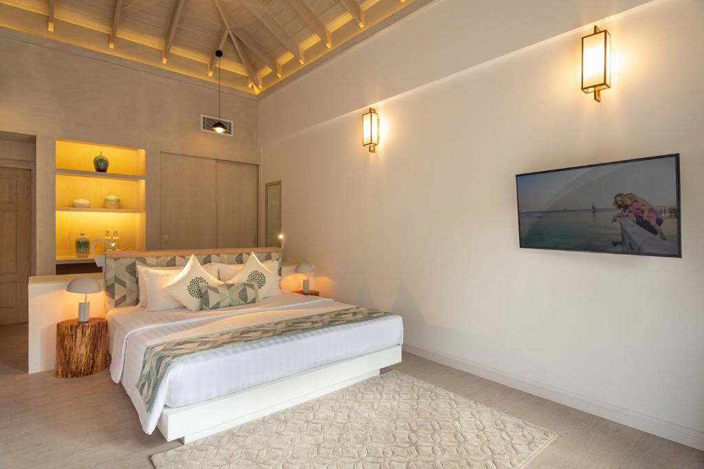 “07 Night Escape to Paradise Bandos Maldives with Standard Beachfront Room”