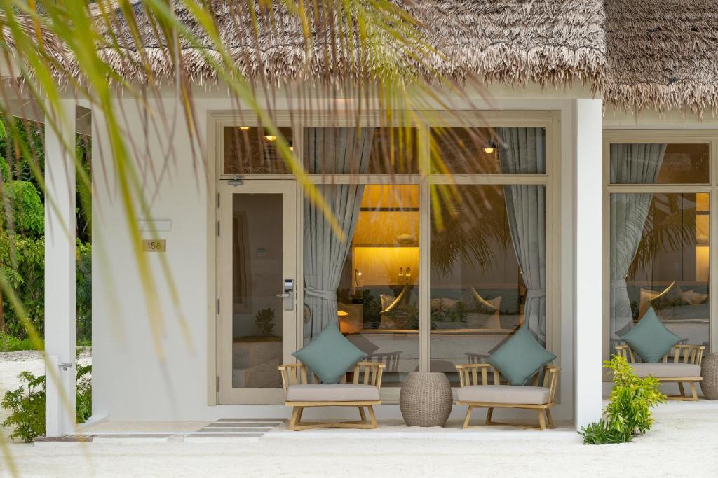 “07 Night Escape to Paradise Bandos Maldives with Standard Beachfront Room”