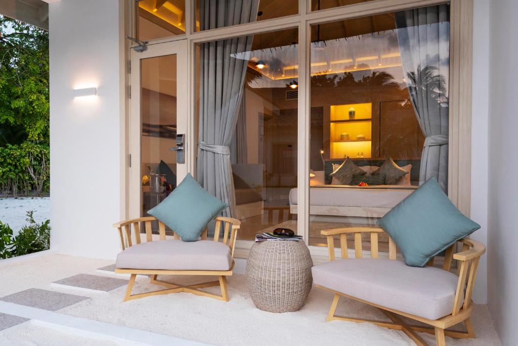 “07 Night Escape to Paradise Bandos Maldives with Standard Beachfront Room”