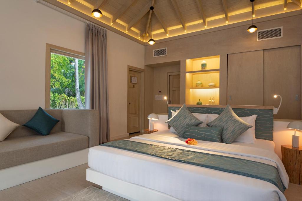 “07 Night Escape to Paradise Bandos Maldives with Standard Beachfront Room”