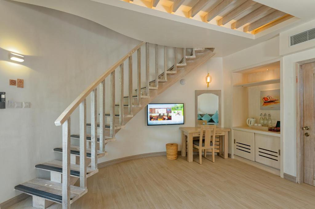 “07 Night Escape to Paradise Bandos Maldives with Standard Beachfront Room”