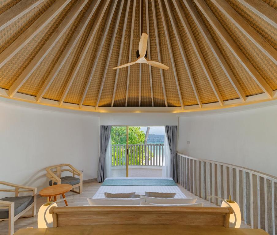 “07 Night Escape to Paradise Bandos Maldives with Standard Beachfront Room”