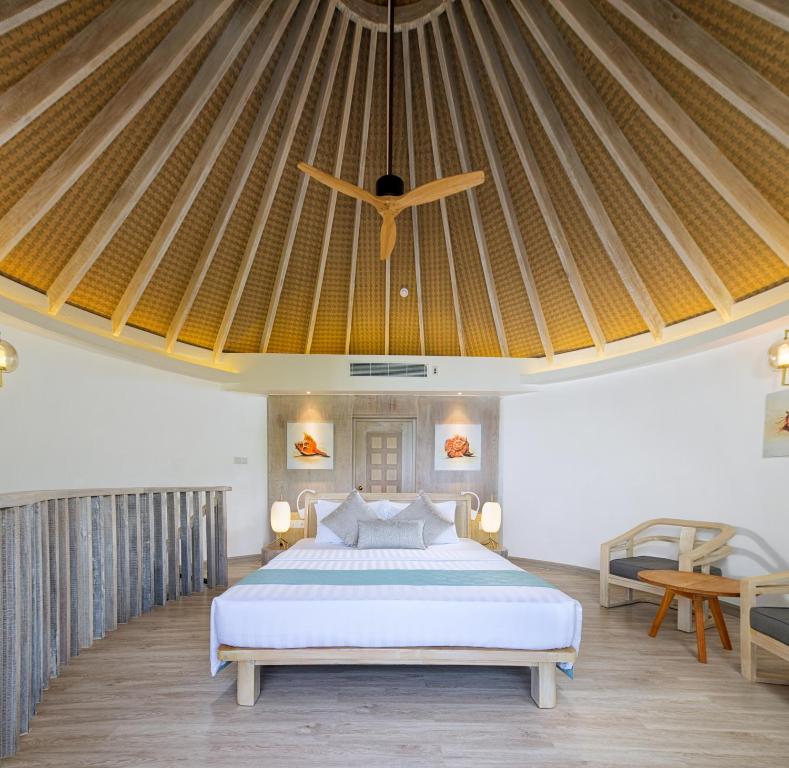 “07 Night Escape to Paradise Bandos Maldives with Standard Beachfront Room”