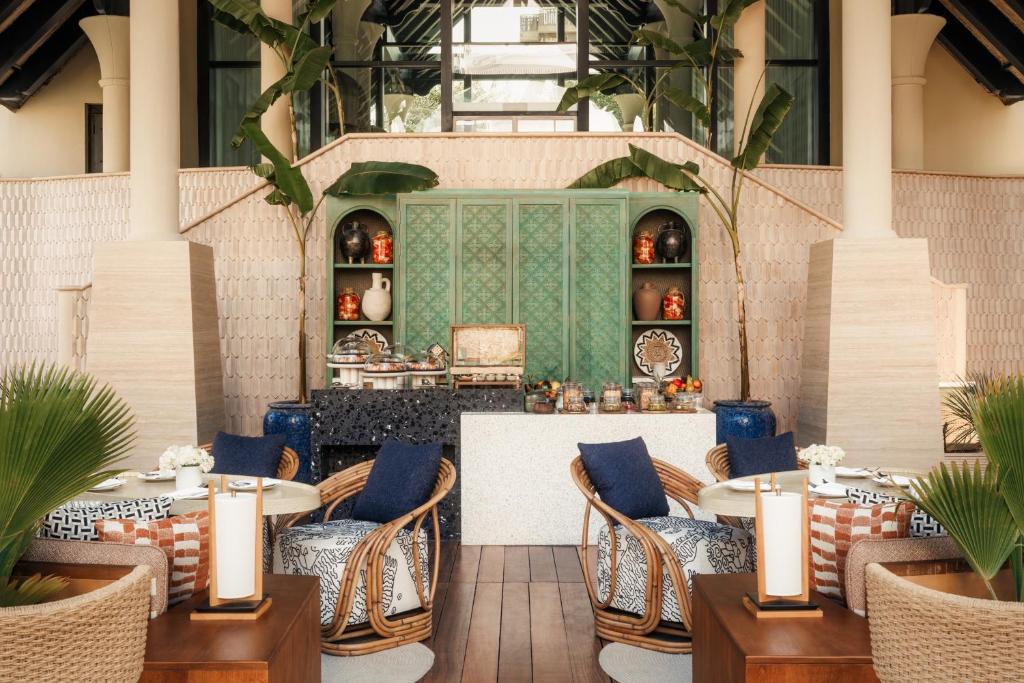 10 Nights of Unmatched Luxury Dubai Elegance Meets Maldivian Paradise Free Upgrade to Lagoon Villa + Pool & SLide with 24 Hour Premium All-Inclusive Benefits Only in £2999/PP