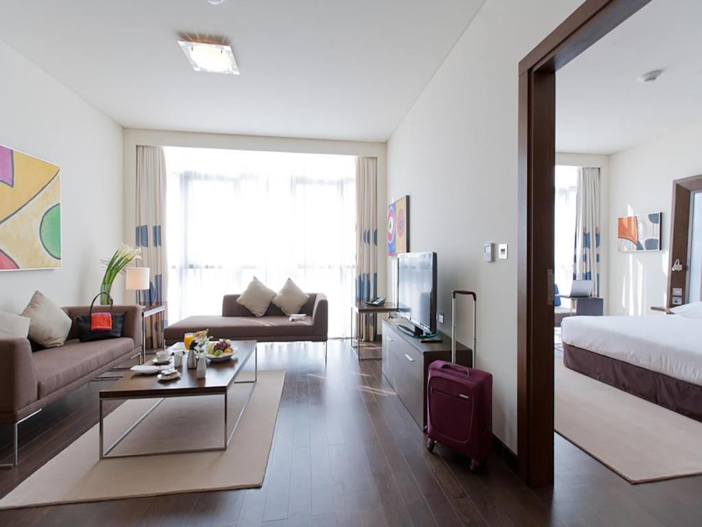 “Experience the Best of Both Worlds: 10 Nights in Abu Dhabi and the Maldives”