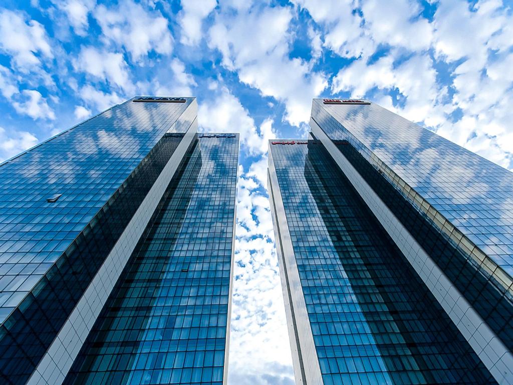 “Experience the Best of Both Worlds: 10 Nights in Abu Dhabi and the Maldives”