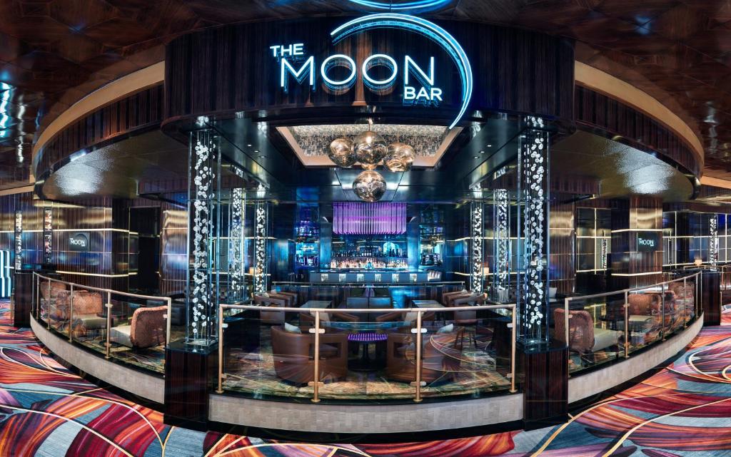 Starry Nights! Your 10 Nights Family Extravaganza in Orlando & Bahamas! Adventure Awaits!