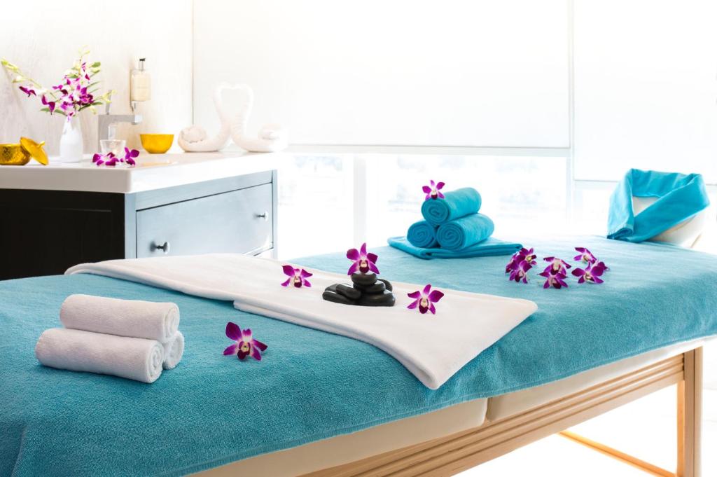 “Experience the Best of Both Worlds: 10 Nights in Abu Dhabi and the Maldives”